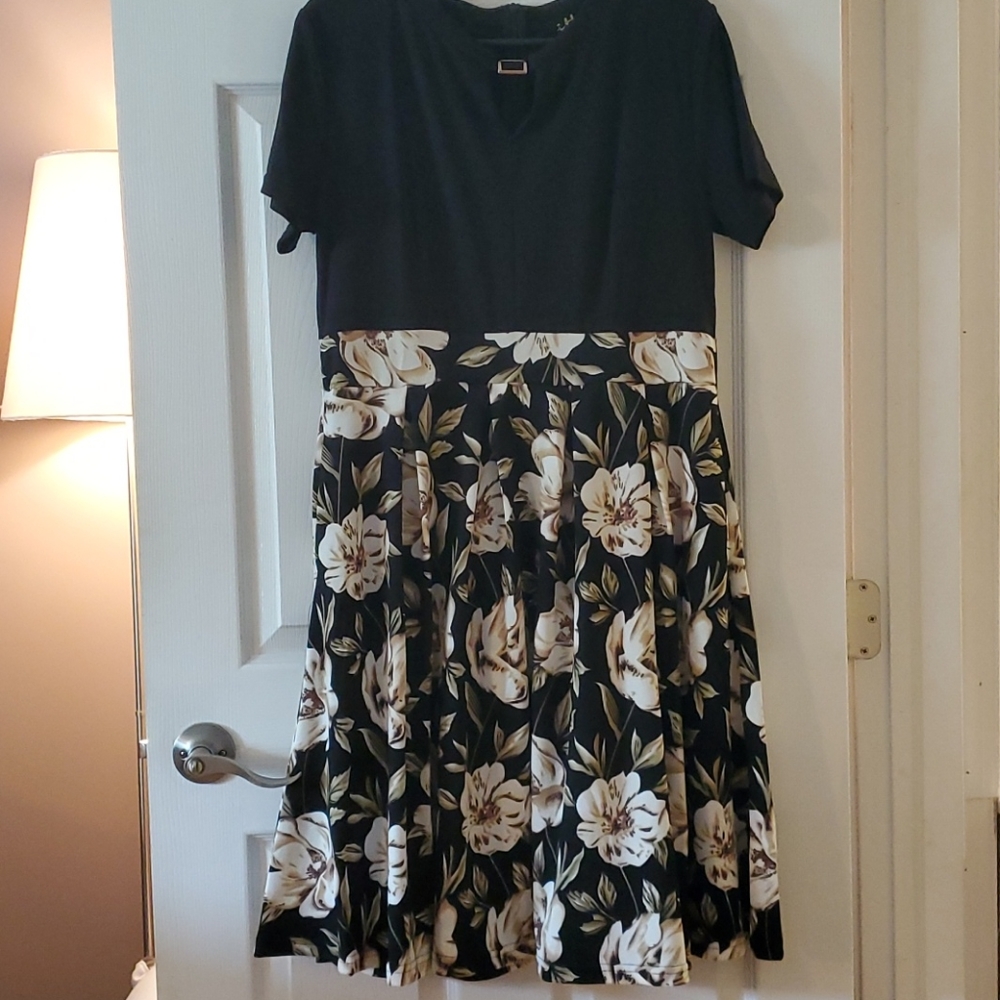 iHOT Pleated dress with pockets